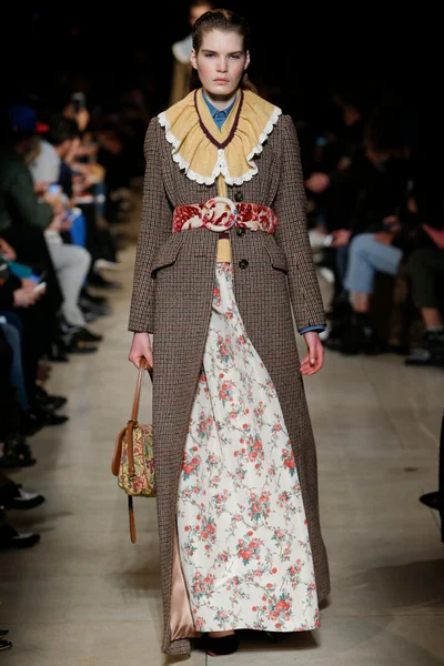 Look 25